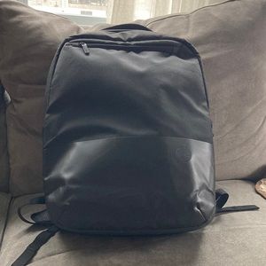 Black Dell laptop commuter backpack